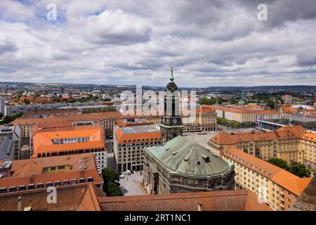 Vista dalla Torre del Municipio sul centro storico interno, dalla Chiesa di Santa Croce e dalla Piazza del mercato Vecchio Foto Stock