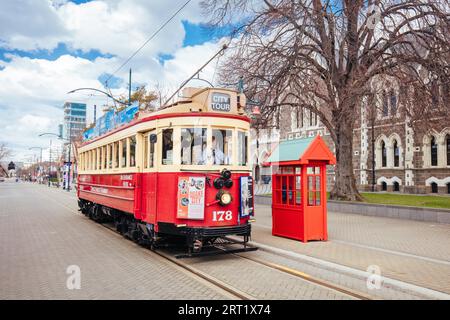 Christchurch, nuova Zelanda, 17 settembre 2019: Il famoso tram di Christchurch che circola per la città. Una delle più antiche reti tranviarie del mondo Foto Stock