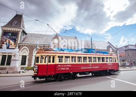 Christchurch, nuova Zelanda, 17 settembre 2019: Il famoso tram di Christchurch che circola per la città. Una delle più antiche reti tranviarie del mondo Foto Stock