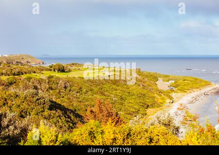 Campo da golf Flinders e costa nella penisola di Mornington in un pomeriggio invernale a Victoria, Australia Foto Stock