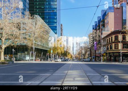 Melbourne, Australia, 10 agosto 2020: Collins St a Melbourne è tranquilla e vuota durante la pandemia di Coronavirus e il relativo blocco Foto Stock