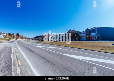 Lago Tekapo, nuova Zelanda, 21 settembre 2019: Centro città del lago Tekapo in una mattinata primaverile limpida in nuova Zelanda Foto Stock