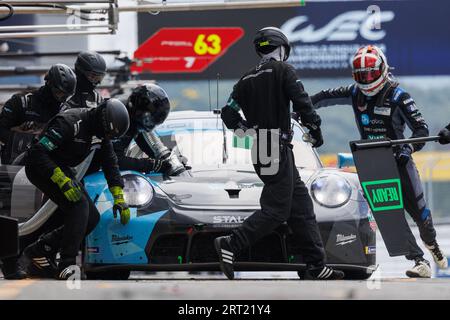 77 RIED Christien (Ger), PEDERSEN Mikkel (dnk), ANDLAUER Julien (fra), Dempsey-Proton Racing, Porsche 911 RSR - 19, pitlane durante la 6 ore di Fuji 2023, 6° round del FIA World Endurance Championship 2023, dal 7 al 10 settembre 2023 sulla Fuji Speedway, a Oyama, Giappone Foto Stock