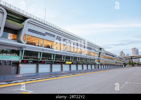 Marina Bay, Singapore, 24 novembre 2019: Circuito del Gran Premio di Singapore nelle fasi finali di smantellamento, accessibile al pubblico lungo la fossa Foto Stock