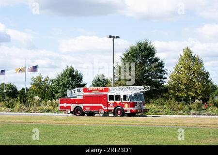 Jersey City, Stati Uniti d'America, 20 novembre 2016: Un camion dei pompieri di Jersey City nel Liberty Sate Park Foto Stock