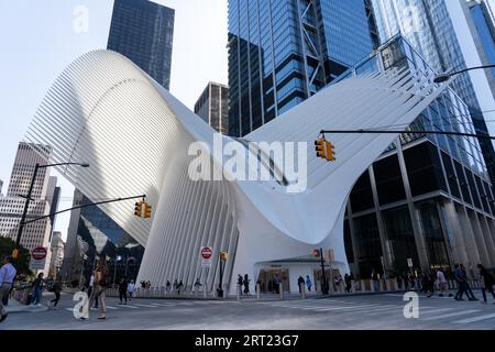 New York, Stati Uniti d'America, 19 settembre 2019: Vista esterna della stazione ferroviaria del World Trade Center, chiamata anche Oculus Foto Stock