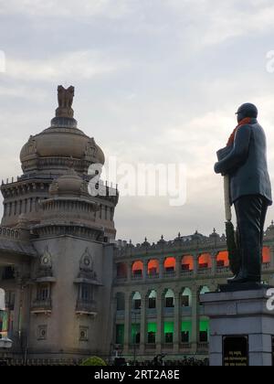 Edificio Vidhana soudha durante la celebrazione del giorno dell'indipendenza Foto Stock