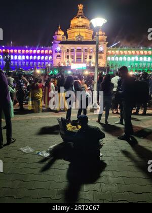 Edificio Vidhana soudha durante la celebrazione del giorno dell'indipendenza Foto Stock