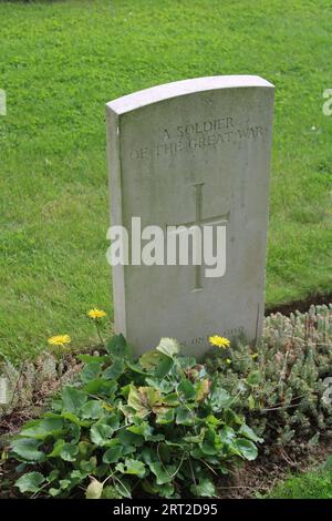 Tomba di un soldato della grande Guerra, sconosciuto a Dio, cimitero della Commissione delle Graves di guerra del Commonwealth di St Symphorien Foto Stock