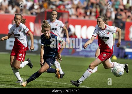 UTRECHT - Esmee de Graaf di Feyenoord, Ilse van der Zanden dell'FC Utrecht durante la partita olandese di Eredivisie femminile tra FC Utrecht e Feyenoord allo stadio Galgenwaard il 10 settembre 2023 a Utrecht, Paesi Bassi. ANP OLAF KRAAK Foto Stock