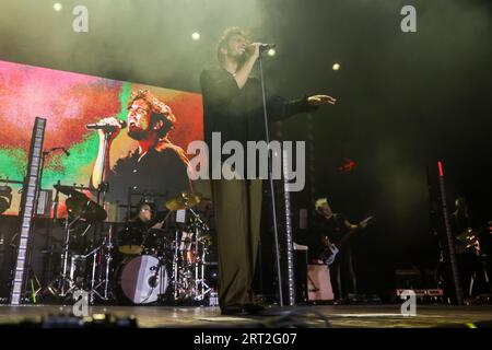 Sesto San Giovanni, Italia. 9 settembre 2023. Alberto cotta Ramusino, conosciuto professionalmente come Tananai, si esibisce dal vivo sul palco durante il FESTIVAL LIVE 2023 al carroponte. Credito: SOPA Images Limited/Alamy Live News Foto Stock