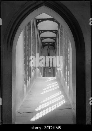 Università di Cambridge, St John's College, New Bridge, Cambridge, Cambridgeshire, 1945-1960. All'interno del Ponte dei Sospiri. Vista dal ponte coperto. Foto Stock