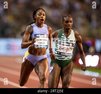 Elaine Thompson-Herah di Giamaica e Dina Asher-Smith di GB & NI gareggiano nei 100m femminili all'Allianz Memorial Van Damme al King Baudouin Foto Stock