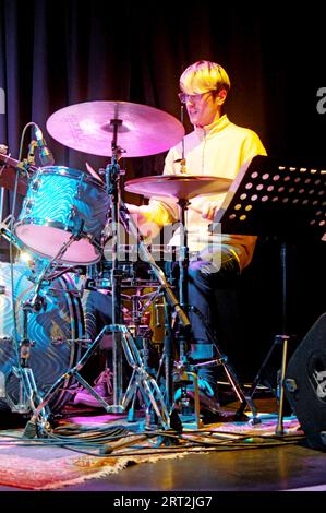 Lloyd Haines, Fraser Smith Quartet, New Generation Jazz Festival Roadshow, Ropetackle Arts Centre, Shoreham by Sea, 8 febbraio 2023. Foto Stock