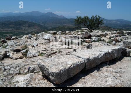 L'antico sito archeologico greco di Micene, un importante centro di civiltà greca nel secondo millennio a.C., e leggendosi associato alla guerra di Troia, Grecia, 2003. Foto Stock