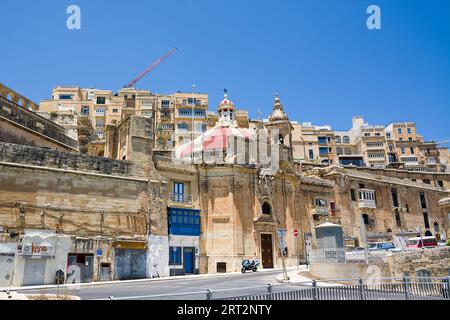 La Valletta, Malta - 17 giugno 2023: Chiesa di Liesse nel quartiere vicino al porto di la Valletta, Malta Foto Stock