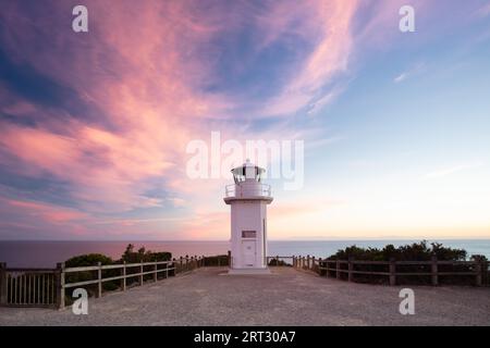 Cape Liptrap faro al tramonto in basso la costa vicino Walkerville in Victoria, Australia Foto Stock