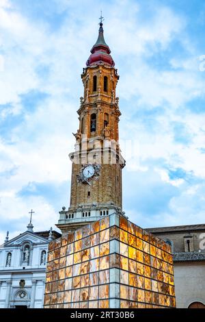 La cattedrale del Salvatore o la Seo de Zaragoza è una cattedrale cattolica di Saragozza, in Spagna. Foto Stock