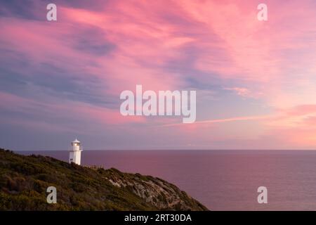 Cape Liptrap faro al tramonto in basso la costa vicino Walkerville in Victoria, Australia Foto Stock