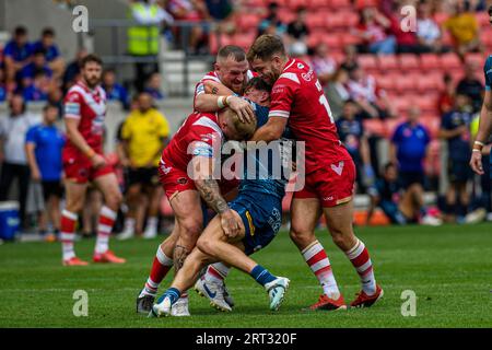 Eccles domenica 10 settembre 2023. Matty Ashton dei Wolves viene affrontato durante la partita BetFred Super League tra Salford Red Devils e Warrington Wolves all'AJ Bell Stadium di Eccles domenica 10 settembre 2023. (Foto: Ian Charles | mi News) crediti: MI News & Sport /Alamy Live News Foto Stock