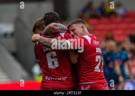 Eccles domenica 10 settembre 2023. I giocatori dei Salford Red Devils celebrano la loro meta durante la partita BetFred Super League tra i Salford Red Devils e i Warrington Wolves all'AJ Bell Stadium di Eccles domenica 10 settembre 2023. (Foto: Ian Charles | mi News) crediti: MI News & Sport /Alamy Live News Foto Stock