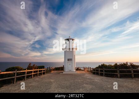 Cape Liptrap faro al tramonto in basso la costa vicino Walkerville in Victoria, Australia Foto Stock