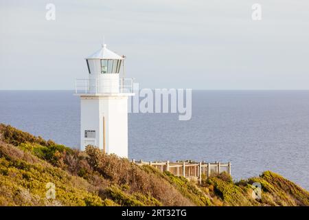 Cape Liptrap faro al tramonto in basso la costa vicino Walkerville in Victoria, Australia Foto Stock