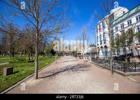 Malmo, Svezia, 20 aprile 2019: Il vecchio cimitero Gamla Kyrkogarden nel centro della città Foto Stock