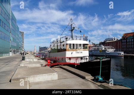 Malmo, Svezia, 20 aprile 2019: Una barca ancorata nel porto di Malmo Foto Stock