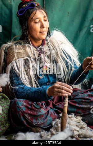 Ladakh, India, 29 agosto 2018: Ritratto di una donna indigena che lavora a Ladakh, India. Editoriale illustrativo Foto Stock