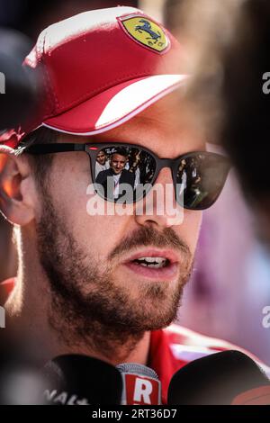 MELBOURNE, AUSTRALIA, 14 MARZO: Sebastian VETTEL del Team Scuderia Ferrari parla ai media nel primo giorno del Gran Premio d'Australia di Formula 1 2019 Foto Stock