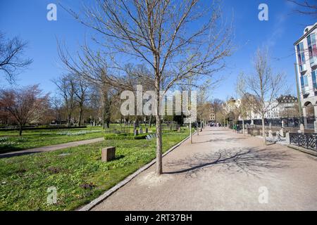 Malmo, Svezia, 20 aprile 2019: Il vecchio cimitero Gamla Kyrkogarden nel centro della città Foto Stock