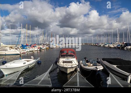 Copenaghen, Danimarca, 3 ottobre 2018: Barche a vela ancorate al porto per barche a vela di Kastrup Foto Stock