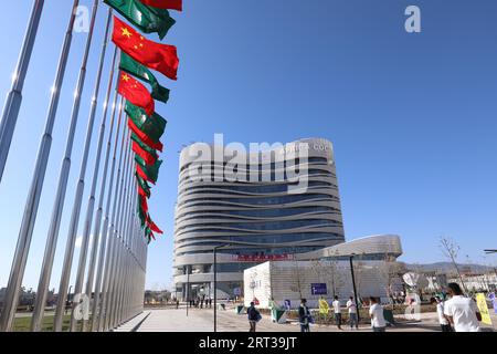 Nuova Delhi. 11 gennaio 2023. Questa foto scattata l'11 gennaio 2023 mostra la sede centrale dei centri africani per il controllo e la prevenzione delle malattie (Africa CDC) assistiti dalla Cina ad Addis Abeba, Etiopia. Crediti: Dong Jianghui/Xinhua/Alamy Live News Foto Stock