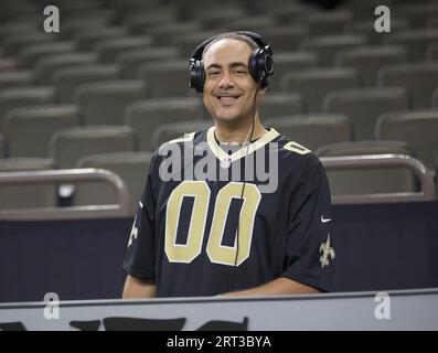 New Orleans, USA. 10 settembre 2023. DJ Raj Smoove lavora ai giradischi prima dell'inizio di una partita della National Football League al Caesars Superdome di New Orleans, Louisiana, domenica 10 settembre 2023. (Foto di Peter G. Forest/Sipa USA) credito: SIPA USA/Alamy Live News Foto Stock