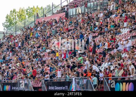 Utrecht, Paesi Bassi. 10 settembre 2023. Utrecht, Paesi Bassi, 10 settembre 2023: I tifosi di Utrecht festeggiano dopo i loro punteggi di squadra durante la partita dell'Eredivisie Vrouwen tra Utrecht e Feyemoord nello Stadion Galgenwaard di Utrecht, Paesi Bassi. (Leiting Gao/SPP) credito: SPP Sport Press Photo. /Alamy Live News Foto Stock