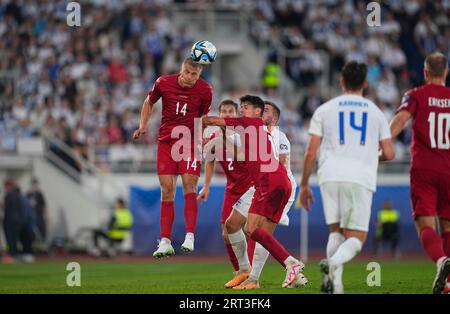 Helsinki, Finlandia. 10 settembre 2023: Rasmus Kristensen (Danimarca) è a capo di una partita di qualificazione al gruppo H EURO 2024, Finlandia contro Danimarca, allo stadio olimpico di Helsinki, Finlandia. Kim Price/CSM Credit: Cal Sport Media/Alamy Live News Foto Stock