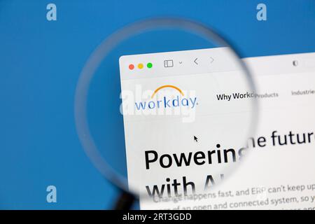 Ostersund, Svezia - Mars 11, 2023: Homepage di Workday sullo schermo di un computer. Workday, Inc. È una gestione finanziaria americana on demand (basata su cloud). Foto Stock