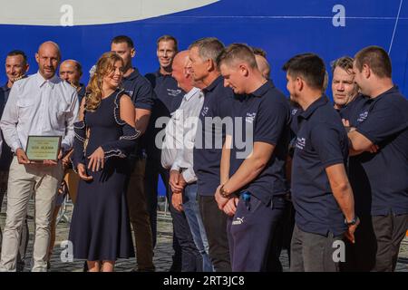 Principessa Alexia dei Paesi Bassi, nel suo primo impegno pubblico con l'equipaggio della draga durante la cerimonia di battesimo della "VOX ALEXIA" alla stazione di crociera. La draga "Vox Alexia" prende il nome da sua altezza reale Principessa Alexia dei Paesi Bassi, la figlia di mezzo del re Willem-Alexander e della regina Maxima. Dopo il battesimo, alla principessa fu dato un tour della nave e parlò con i membri dell'equipaggio e i dipendenti dell'associazione Young Van Oord. Vox Alexia è una draga a tramoggia a estrazione posteriore. Si tratta di un tipo di draga che può, ad esempio, aspirare sabbia, argilla, limo Foto Stock