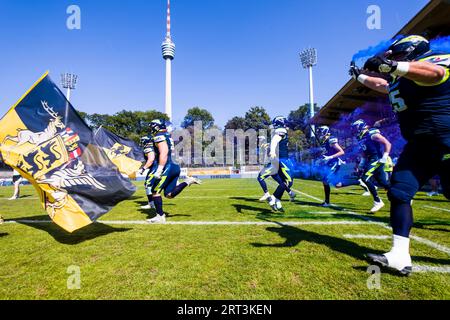 Stoccarda, Germania. 10 settembre 2023. Partita ELF/ playoff: Wroclaw Panthers a Stoccarda Surge su 10. Settembre 2023,nello Stadio Gazi, Einlauf Stuttgart Surge Credit: Frank Baumert/Alamy Live News Foto Stock