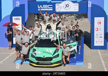 Atene, Grecia. 10 settembre 2023. The driver Andreas Mikkelsen e Torstein Eriksen, Toksport WRT, The driver durante il FIA World Rally Championship EKO Acropolis Rally Grecia, celebrando il podio finale Wrc2 Lamia Atene, Grecia 10, set, 2023 credito: Independent Photo Agency/Alamy Live News Foto Stock