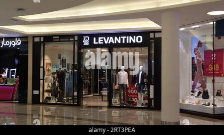 Dubai, Emirati Arabi Uniti - 09-10-2023: Outlet del marchio Levantino Fashion nel Burjuman Mall Foto Stock