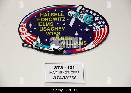Immagine della patch spaziale per lo Space Transportation System-101 (Space Shuttle Atlantis) in mostra allo Space Center Houston Foto Stock