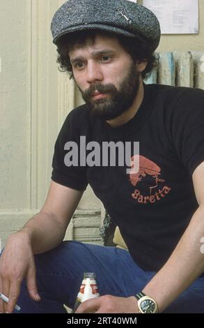 Una foto del compianto Miguel Piniero, drammaturgo, attore, poeta e attivista. Nel suo appartamento Upper West Side nel 1977. Foto Stock