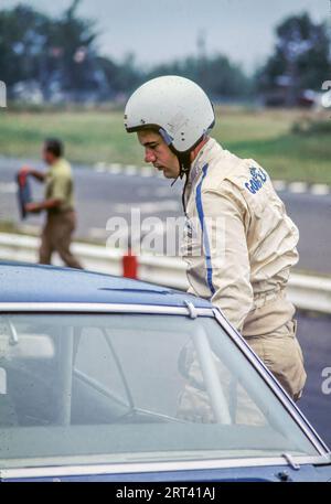 Sam Posey con una Penske Sunoco Camaro al Watlins Glen Trans AM 1968, finì secondo Foto Stock