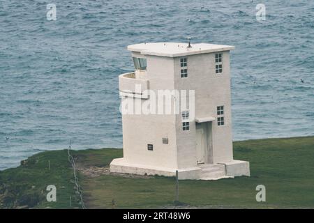 Il faro di Bjargtangaviti, noto anche come faro di Bjargtangar, segna il punto più occidentale del ghiaccio e dell'Europa. Situato a Latrabjarg, Westfjords Foto Stock