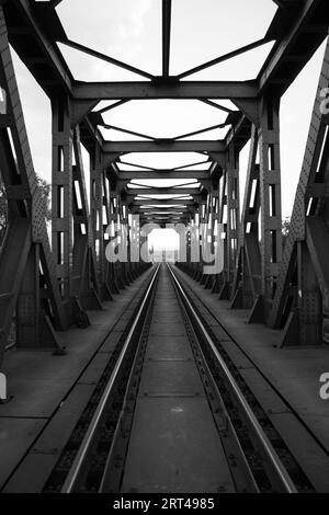 Un ponte ferroviario a Komárany, Slovacchia. Foto Stock