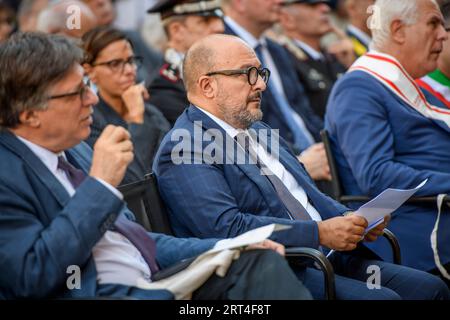 Firenze, Italia. 10 settembre 2023. Il Ministro della Cultura GENNARO SANGIULIANO(C) nel giardino della Sinagoga di Firenze partecipa agli interventi degli altri relatori per l'apertura della giornata europea della Cultura ebraica. La giornata europea della cultura ebraica è l'evento annuale celebrato nell'Unione europea per scoprire il patrimonio culturale della popolazione ebraica. In Italia l'evento è coordinato dall'Unione delle Comunità ebraiche italiane (UCEI). L'edizione italiana del 2023 è dedicata alla bellezza nel senso più ampio e profondo e vede la città di Firenze come la città principale. (CRE Foto Stock