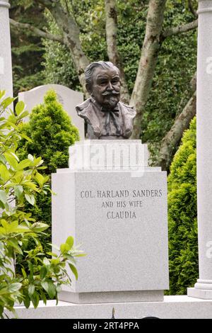 Tomba del colonnello Harland Sanders nel cimitero di Cave Hill, Louisville, Kentucky Foto Stock