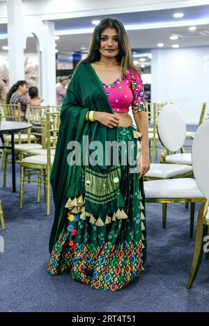 Londra, Regno Unito. 10 settembre 2023. Centinaia di partecipanti festeggiano il viaggio verso Navratri con una serata di danza, canzone, moda e cibo tradizionali. Tra gli artisti vi erano i "Garba Queen" Kinjal Dave e Nilesh Gadhvi. © Simon King/ Alamy Live News Foto Stock